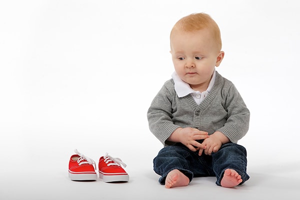 بهترین سن برای کفش پوشیدن کودک - کفش شهپر