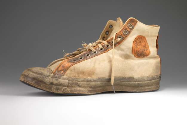 تاریخچه کفش ورزشی - کفش شهپر