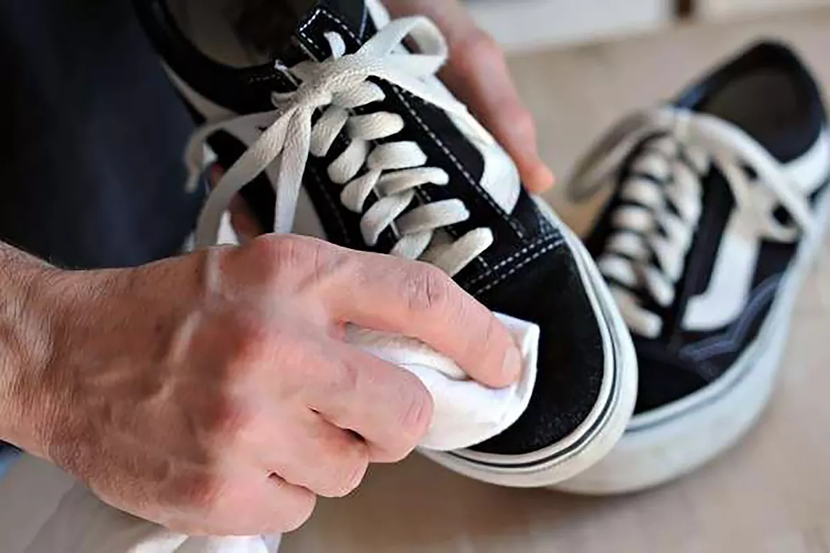 نگهداری و تمیز کردن کفش کتانی - کفش شهپر 